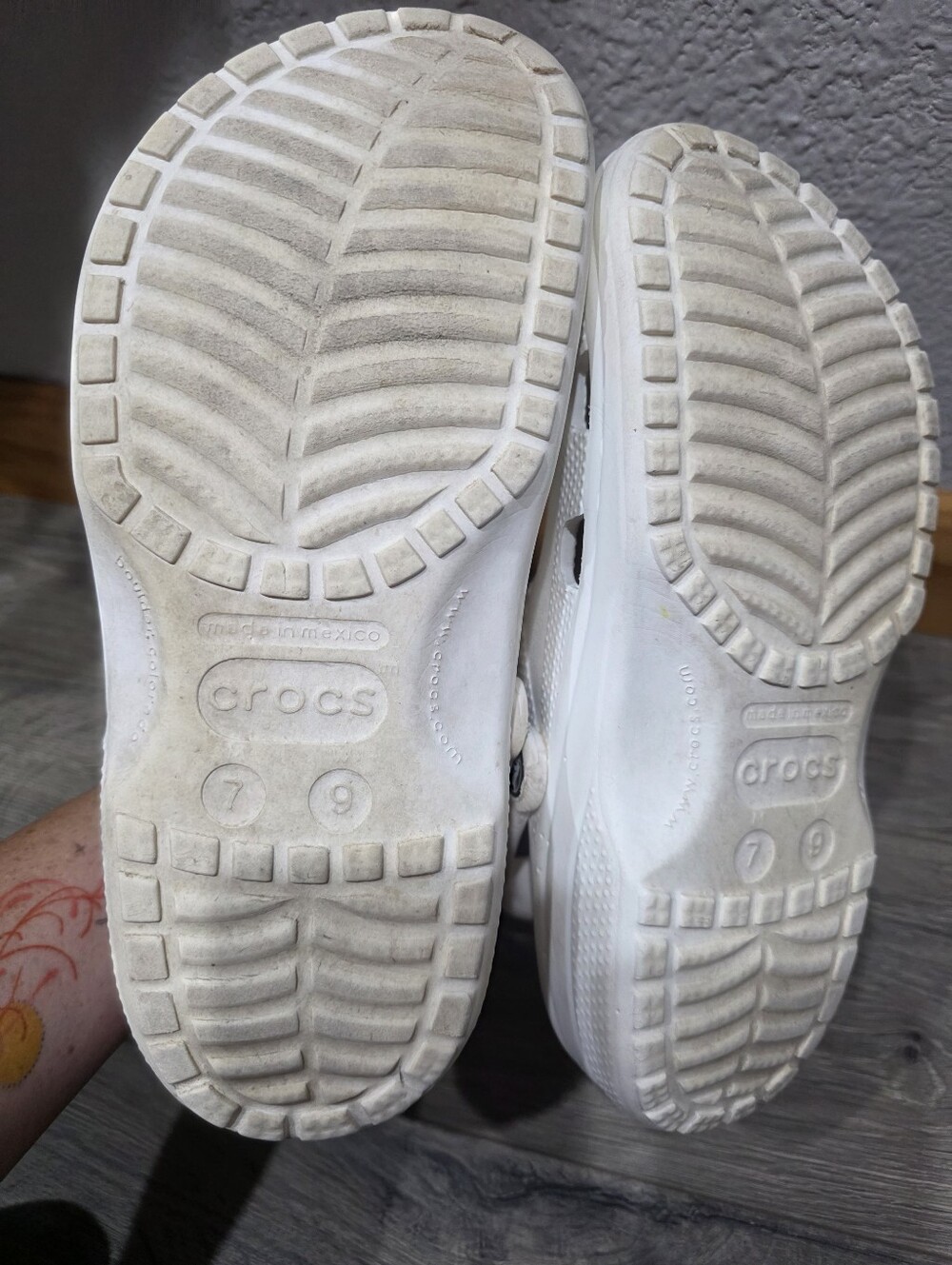 Classic White Clog Sandals - Crocs Style - Picture 4 of 5